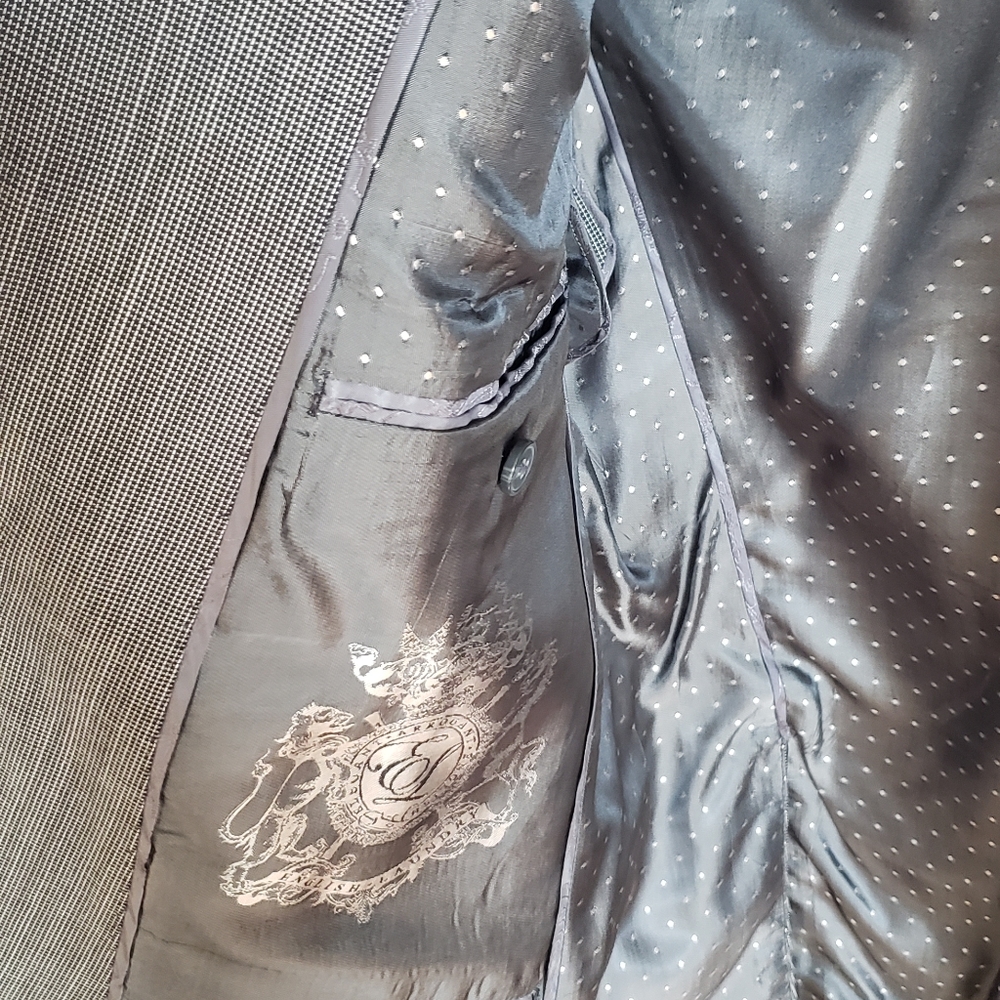 Suit - Picture 6 of 8